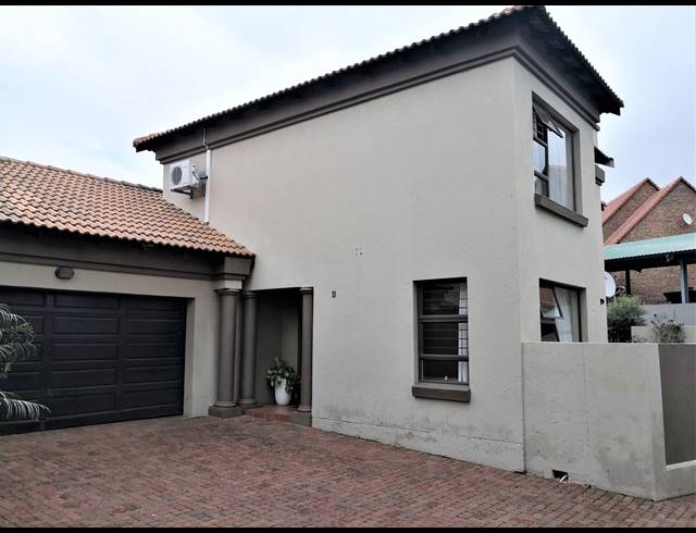 4 BEDROOM HOUSE FOR SALE IN WILLOW ACRES